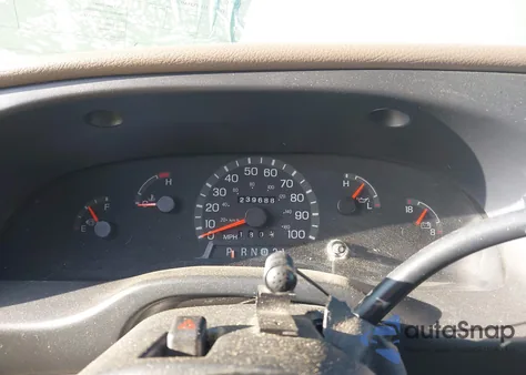 1999 Ford E-350 Super Duty Xl/Xlt из США, поврежденный, VIN 1FBNE31L9XHA02637